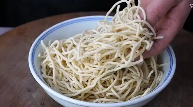 炒面食材搭配_家常炒面做法_用面条做炒面