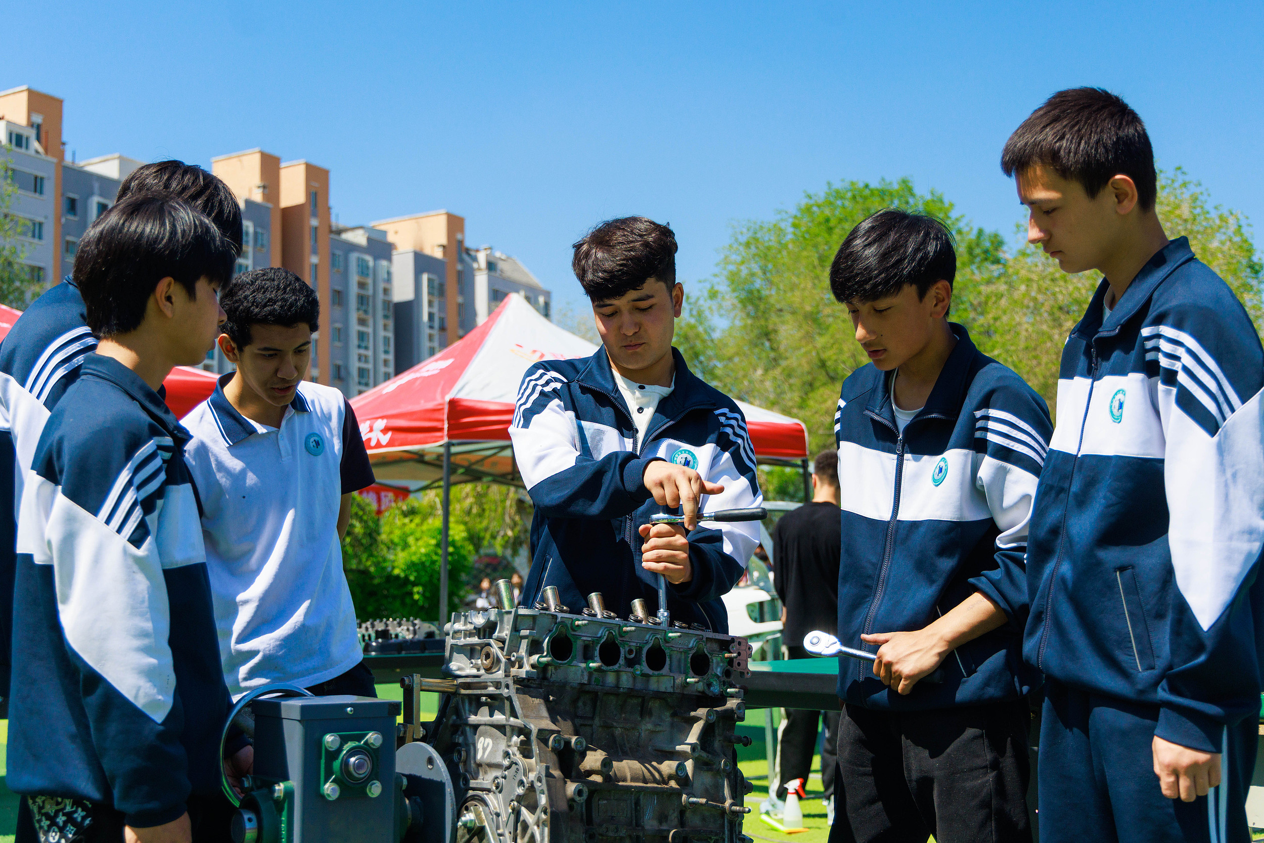 新能源汽车维修为什么还是又贵又难?(图1) 新能源汽车维修成本高_新能源汽车维修网点密度_汽车 维修保养