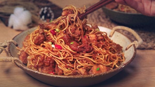 土豆豆角焖面_鸡腿肉焖面做法_鸡肉土豆焖面食谱