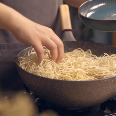 鸡腿肉焖面做法_土豆豆角焖面_鸡肉土豆焖面食谱