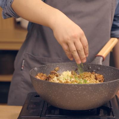 鸡肉土豆焖面食谱_鸡腿肉焖面做法_土豆豆角焖面