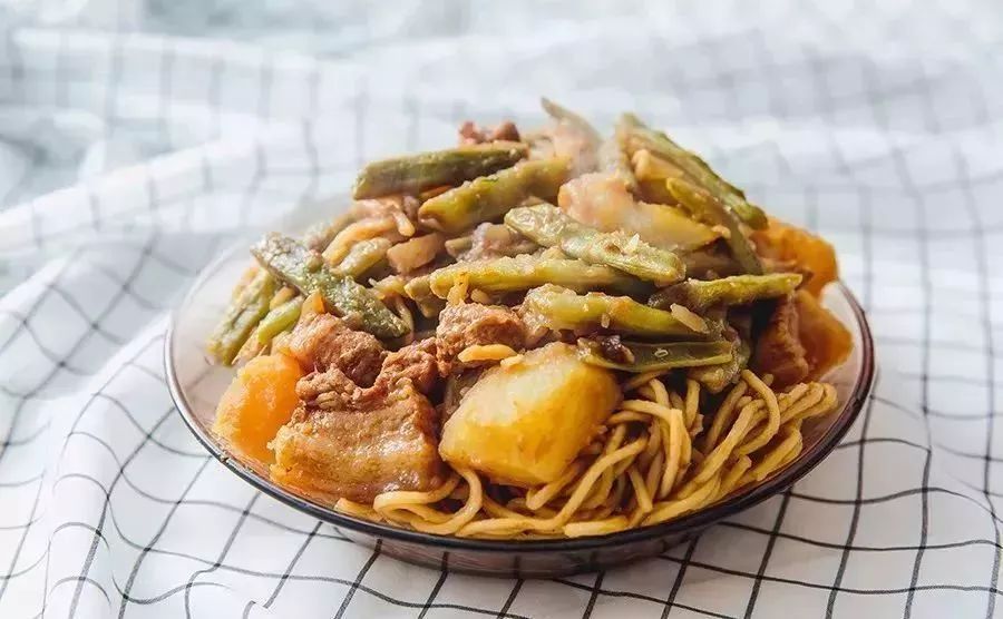 焖面做法 四季豆焖面 醋溜焖面_土豆豆角焖面