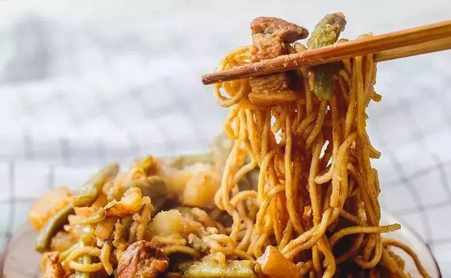 焖面做法 四季豆焖面 醋溜焖面_土豆豆角焖面