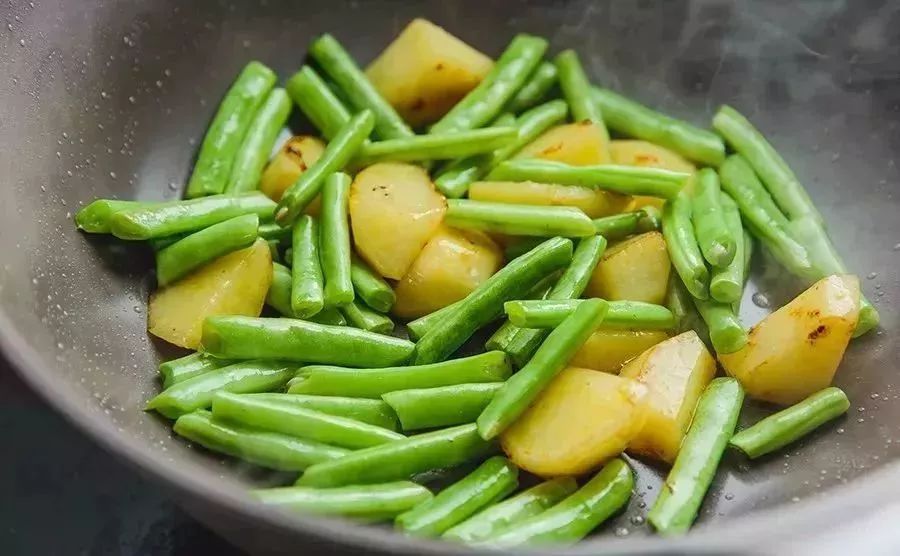 土豆豆角焖面_焖面做法 四季豆焖面 醋溜焖面