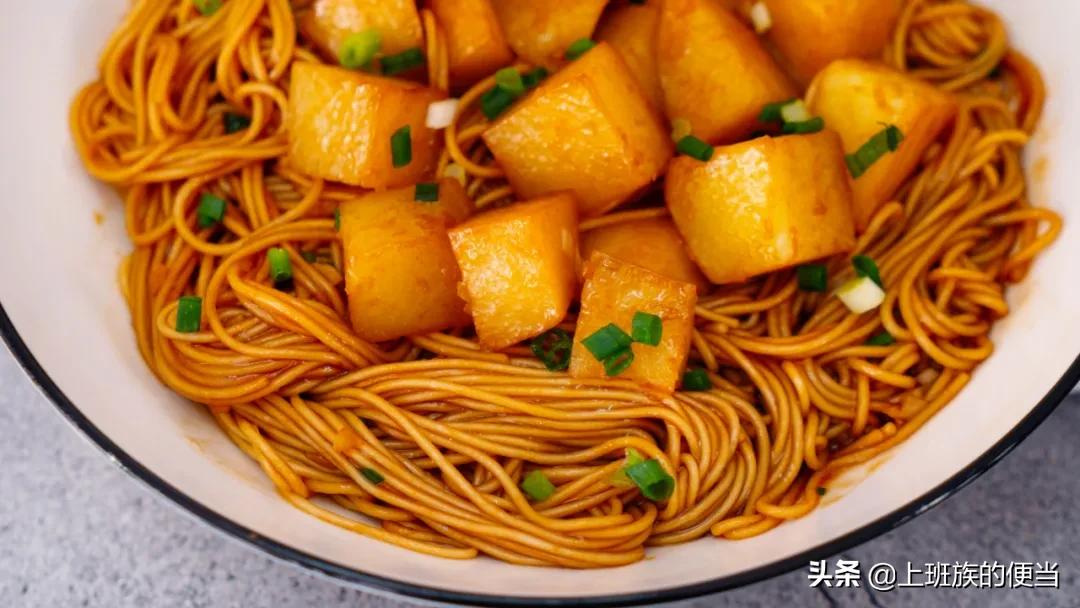 长沙晴空万里_土豆豆角焖面_独居青年晚餐