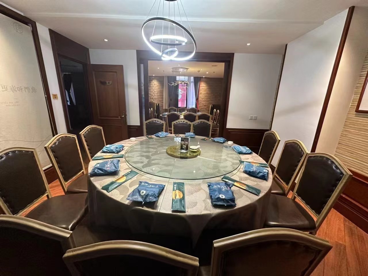 大连菜名店_大连菜连锁品牌_小船渔村焖鱼技艺