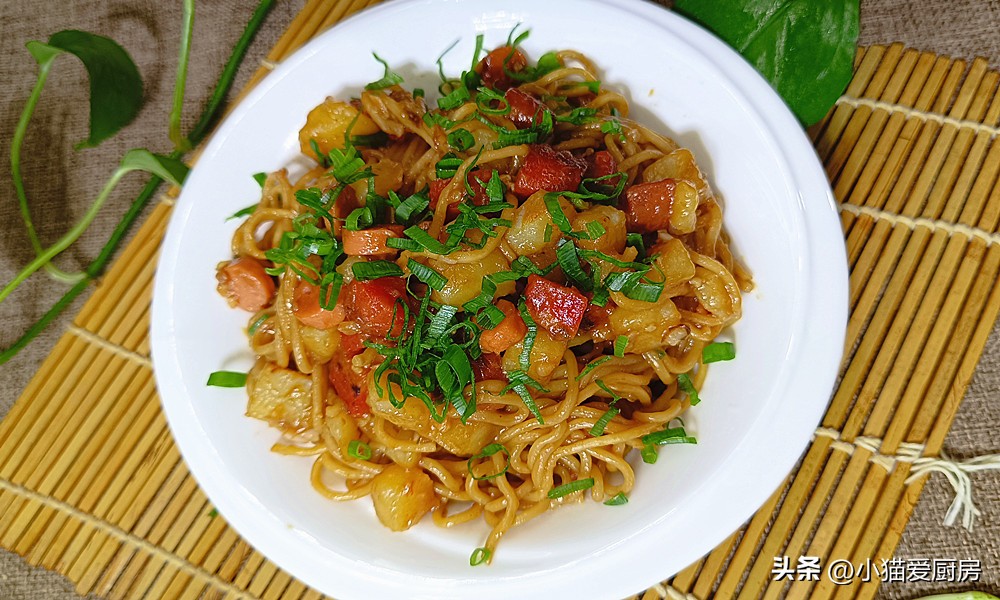 传统北方土豆焖面食谱_土豆焖面制作方法_土豆豆角焖面