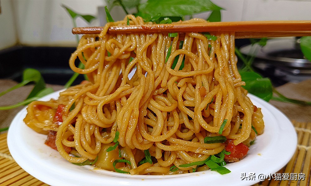 土豆豆角焖面_土豆焖面制作方法_传统北方土豆焖面食谱