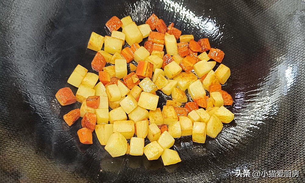 传统北方土豆焖面食谱_土豆焖面制作方法_土豆豆角焖面