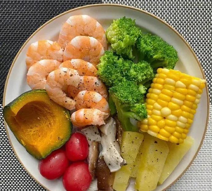 天天晚上减脂餐,半年减掉三十斤(图2) 晚上吃的减脂汤_减肥宵夜菜谱_丝瓜鸡蛋蘑菇汤做法