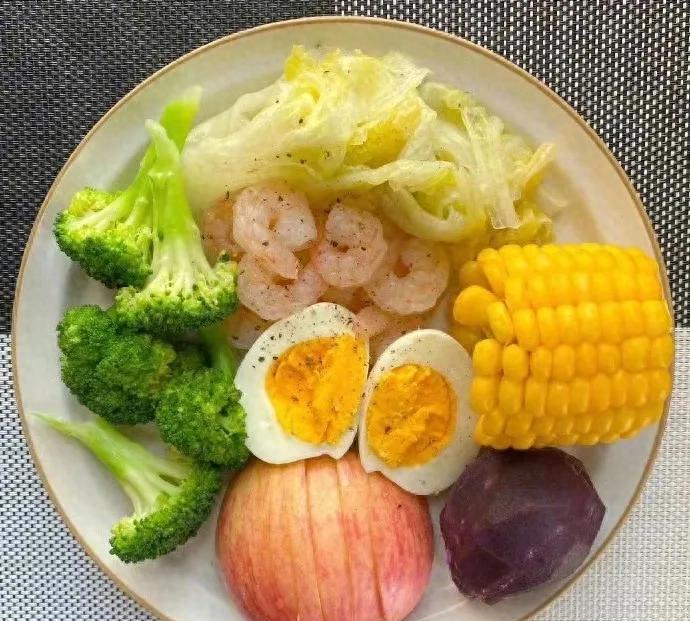 天天晚上减脂餐,半年减掉三十斤(图4) 晚上吃的减脂汤_丝瓜鸡蛋蘑菇汤做法_减肥宵夜菜谱