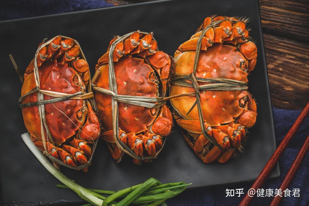 清蒸大闸蟹做法_蒸大闸蟹不掉腿流黄技巧_清蒸鲩鱼 粤菜