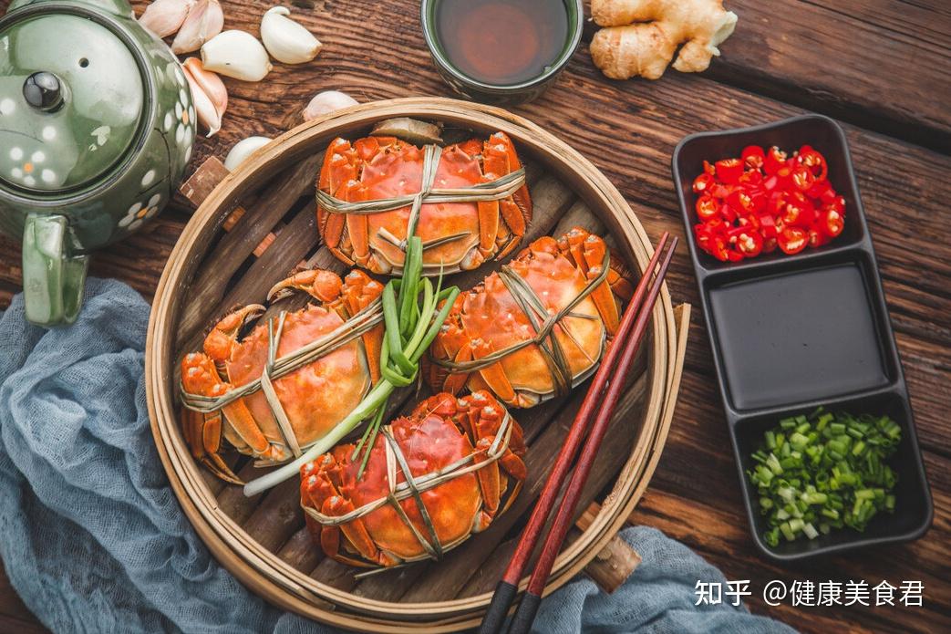 清蒸大闸蟹做法_蒸大闸蟹不掉腿流黄技巧_清蒸鲩鱼 粤菜