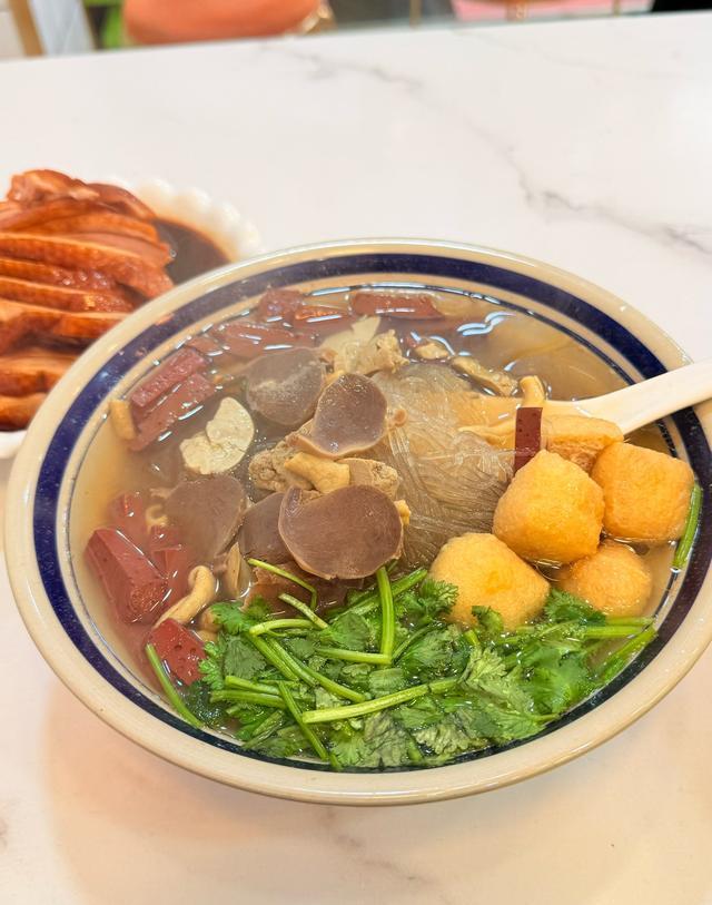 南京盐水鸭_南京哪里有好吃的小吃_南京鸭血粉丝汤