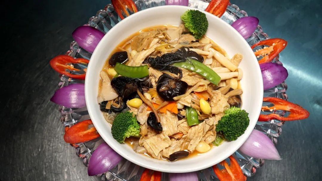 罗汉斋做法详解_粤菜素菜谱大全_新兴六祖素斋罗汉斋