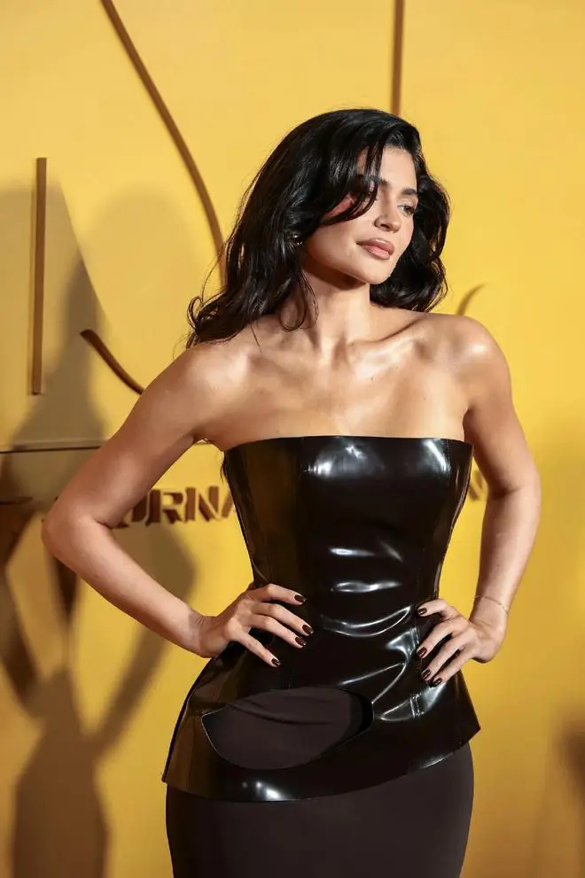 福布斯2024年全球演员收入榜前三甲_好莱坞明星收入排行榜_2024福布斯全球艺人收入排行榜