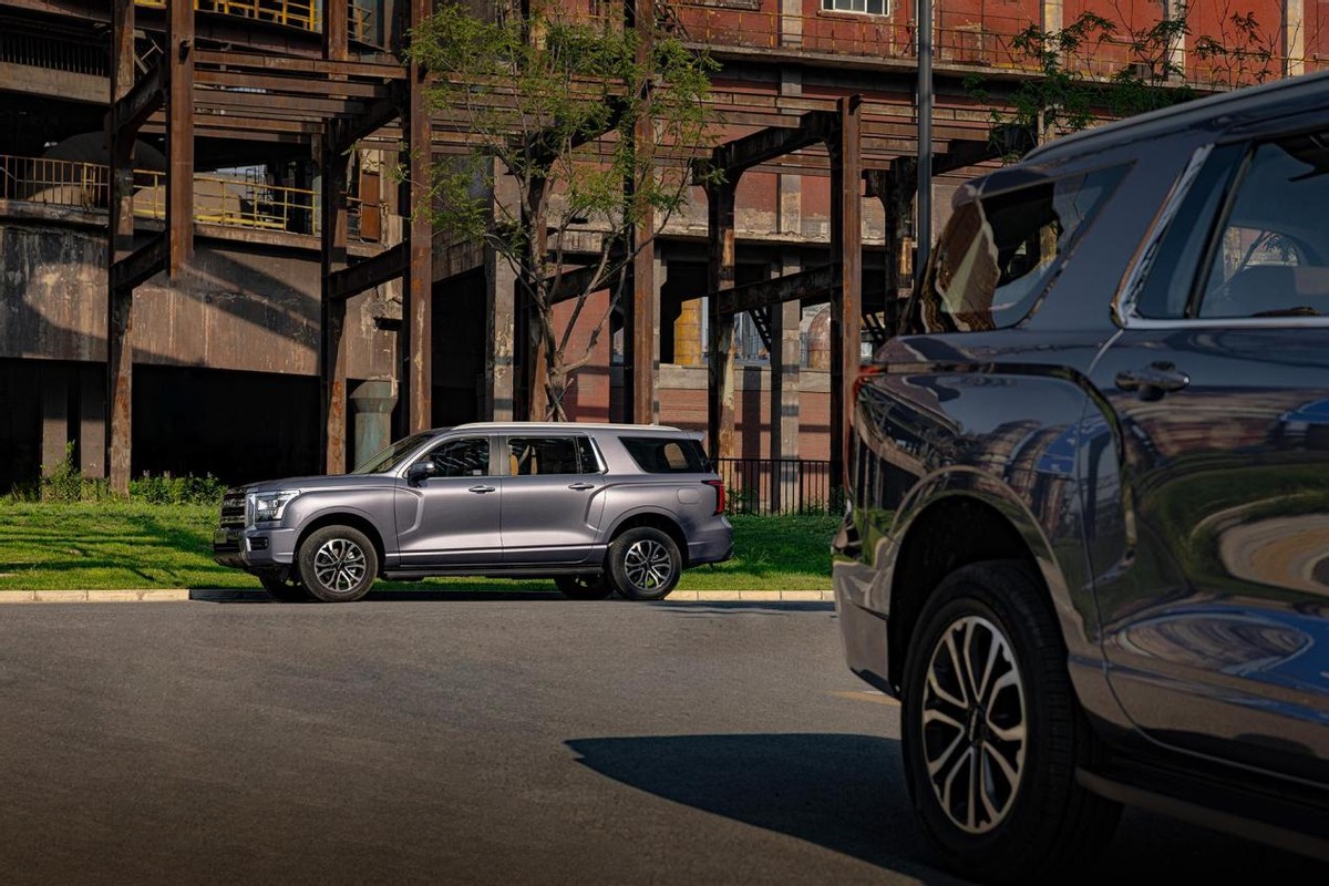 哈弗H5 大型SUV 大梁四驱 5座布局 后备厢空间 2116升 客车 乘坐舒适性 柴油汽油动力 采埃孚8速手自一体变速箱 分时四驱系统 伊顿_哈弗h5四驱价位