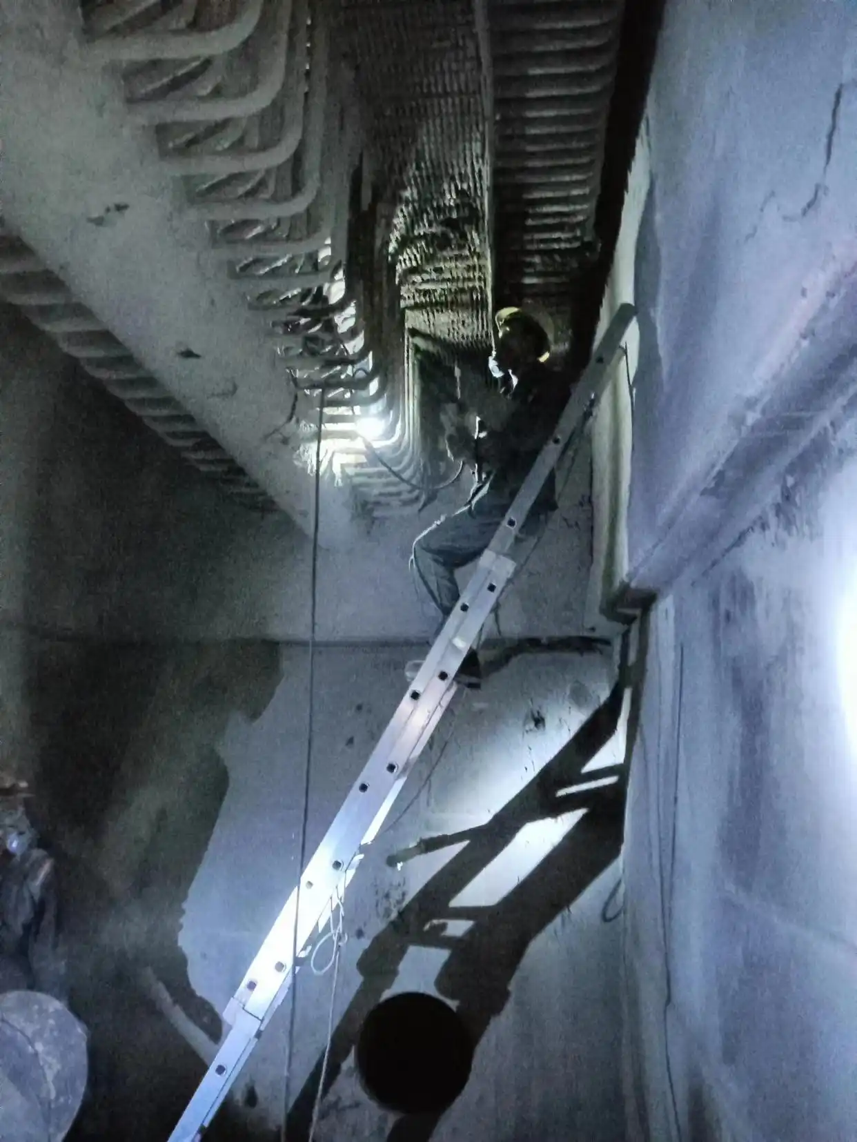 电厂机组锅炉检修稿件_春节锅炉抢修_省煤器泄露抢修