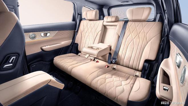 奇瑞v6报价_奇瑞风云T8 C-DM5.0混动系统 5+2座超级电混SUV