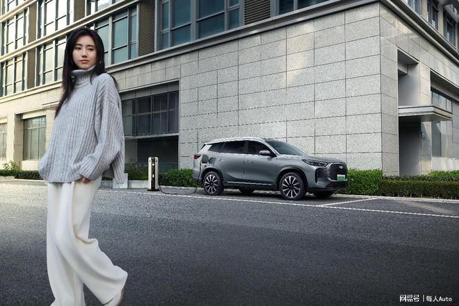 奇瑞v6报价_奇瑞风云T8混动王者 国民标杆 10万级5+2座超级电混SUV