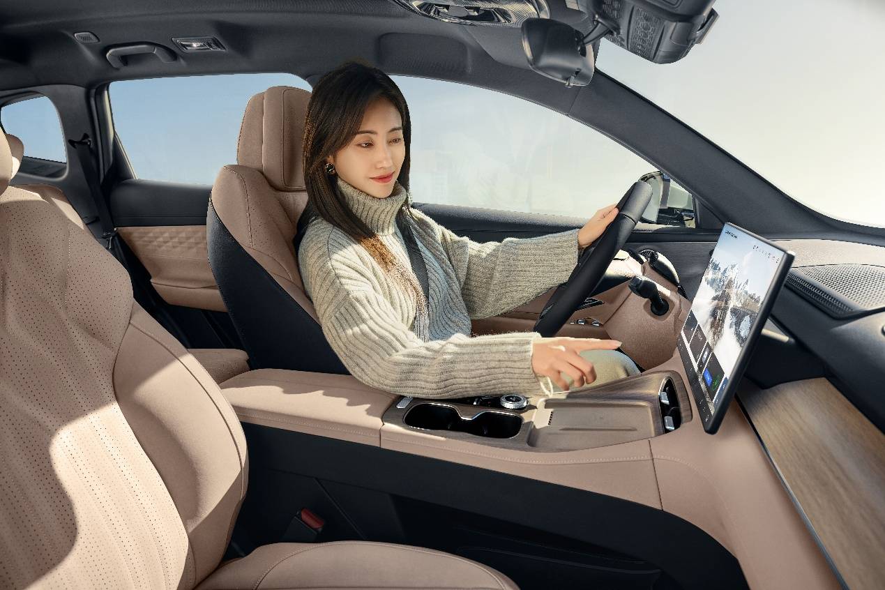 奇瑞v6报价_奇瑞风云T8 10万级5+2座超级电混SUV_奇瑞风云T8 C-DM5.0混动系统