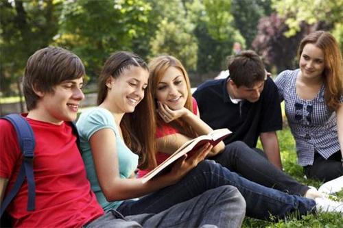 出国留学费用高昂_到英国留学一年的费用_英国留学费用多少