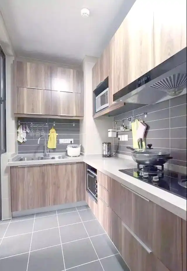 橱柜拉手设计完全揭秘:实用与美感兼备(图20) 橱柜拉手选择_橱柜拉手设计_暗拉手橱柜设计