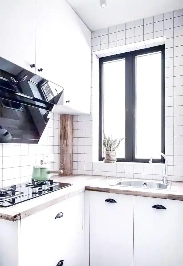 橱柜拉手设计完全揭秘:实用与美感兼备(图7) 橱柜拉手选择_橱柜拉手设计_暗拉手橱柜设计