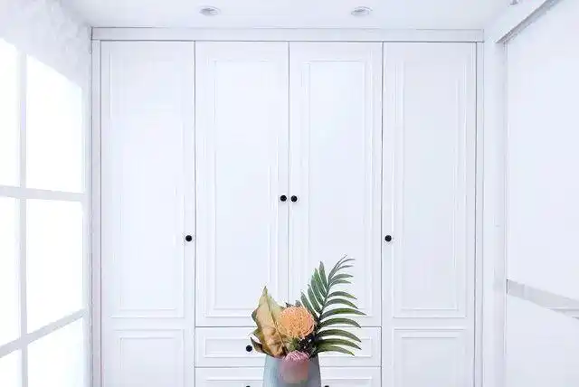 家具五金艺术:家居风格的点睛之笔——拉手的选择技巧(图9) 橱柜拉手选择_家居装饰拉手选择_提升家具美学价值拉手