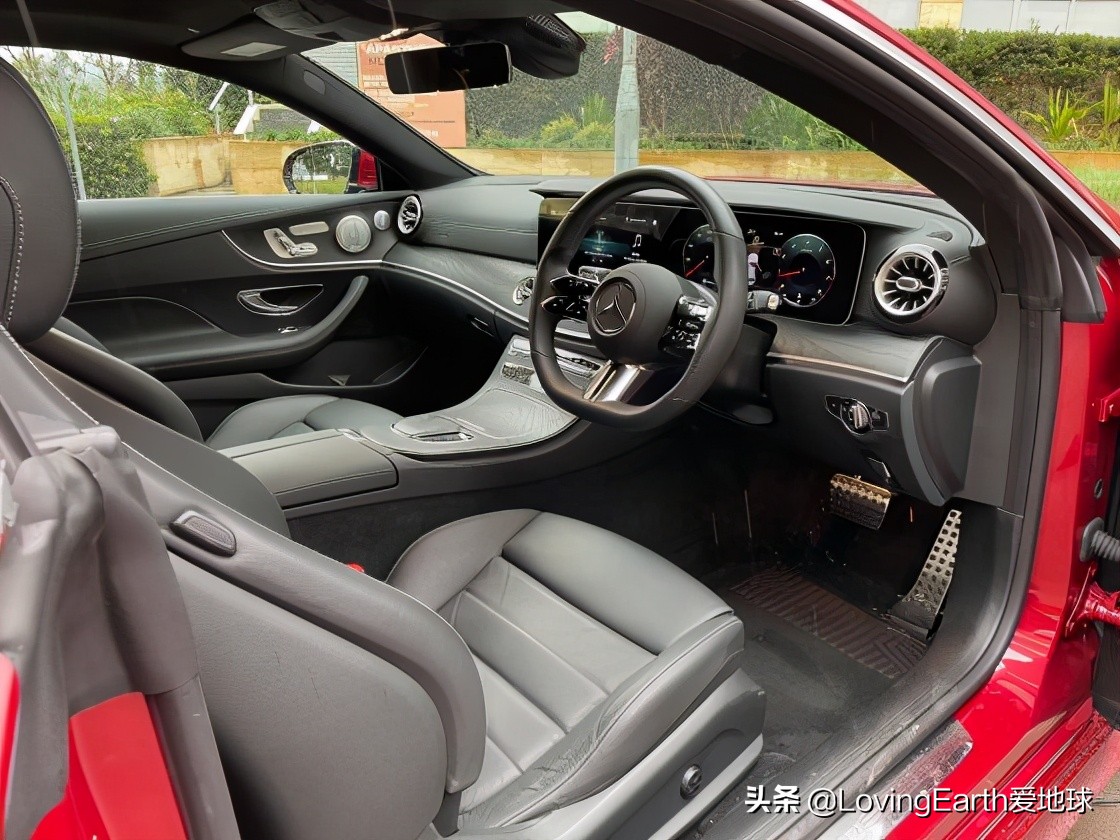 2021款梅赛德斯-奔驰E300双门轿跑车:依然带着浓厚的绅士风度(图4) 梅赛德斯-奔驰E级轿跑车型介绍_2021款梅赛德斯-奔驰E300Coupe评测_2025奔驰ecoupe报价