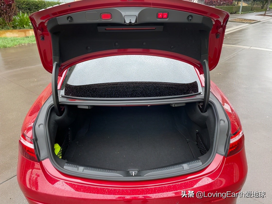 2021款梅赛德斯-奔驰E300双门轿跑车:依然带着浓厚的绅士风度(图7) 梅赛德斯-奔驰E级轿跑车型介绍_2025奔驰ecoupe报价_2021款梅赛德斯-奔驰E300Coupe评测