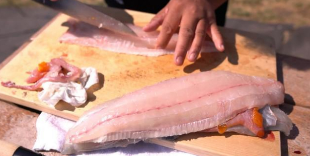 男子钓到5斤多的“鸦片鱼”，看起来真肥，只是吃法让人不能接受