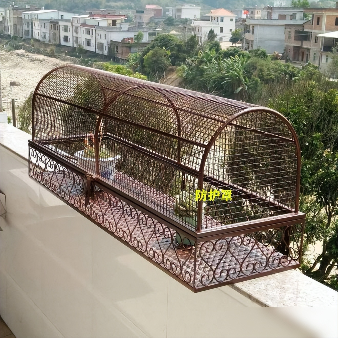 买了高层22楼,在阳台外搭不锈钢花架,楼下业主:赶紧拆掉!(图6) 楼上养花影响楼下生活怎么办_阳台木花架_高层阳台外花架安全风险