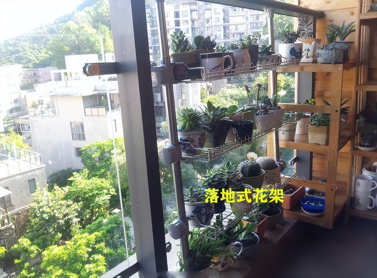 买了高层22楼,在阳台外搭不锈钢花架,楼下业主:赶紧拆掉!(图8) 阳台木花架_楼上养花影响楼下生活怎么办_高层阳台外花架安全风险