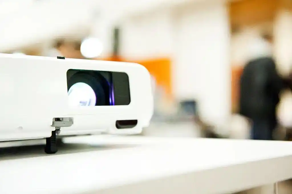 中国彩电市场发展趋势_液晶电视利润下降原因_实体店卖电视的利润