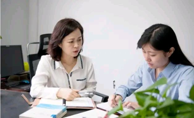 大学辅导员年收入曝光!网友:难怪名校博士生要去当辅导员了!(图2) 高校辅导员 薪水_名校博士生当辅导员原因_大学辅导员收入