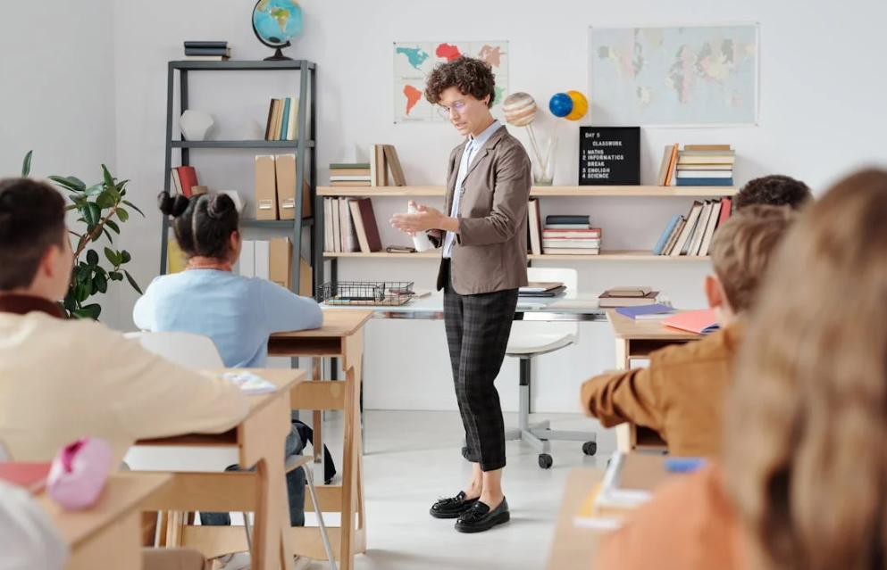 高校辅导员 薪水_高校辅导员薪资待遇_高校辅导员职业发展