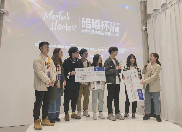 广告传媒行业前景如何_传统广告行业转型_广告教育应对新媒体挑战