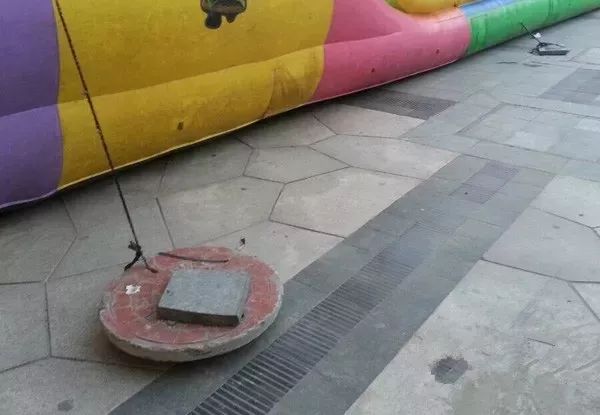 充气蹦蹦床的价钱_充气城堡事故原因_充气游乐设施安全