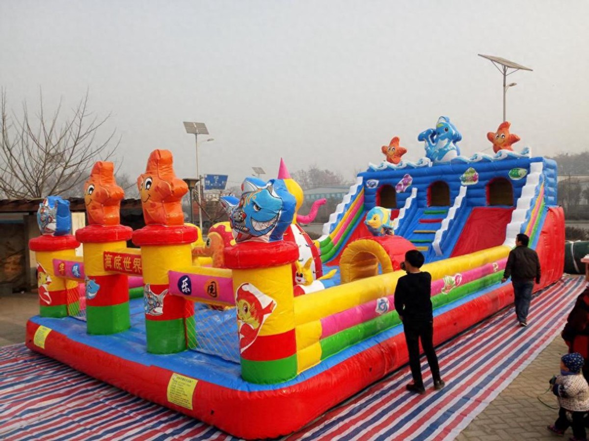充气蹦蹦床的价钱_充气城堡被风吹翻事故 责任认定 安全保障义务