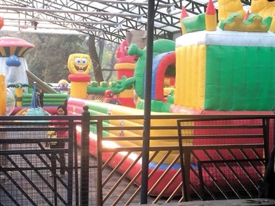 河南虞城梨园尘卷风事故_充气蹦蹦床安全固定标准_充气蹦蹦床的价钱