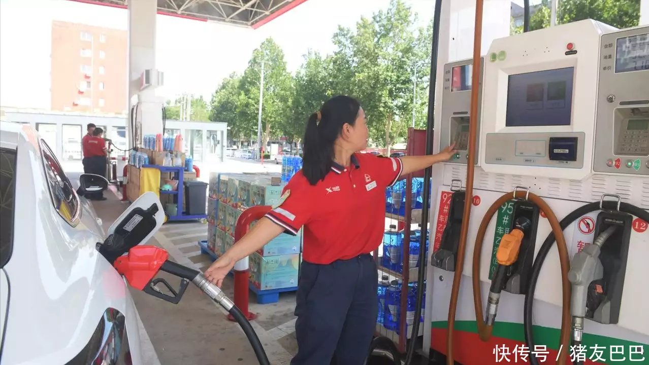 2025年油价预测_汽油降价通知_国内汽柴油调价分析