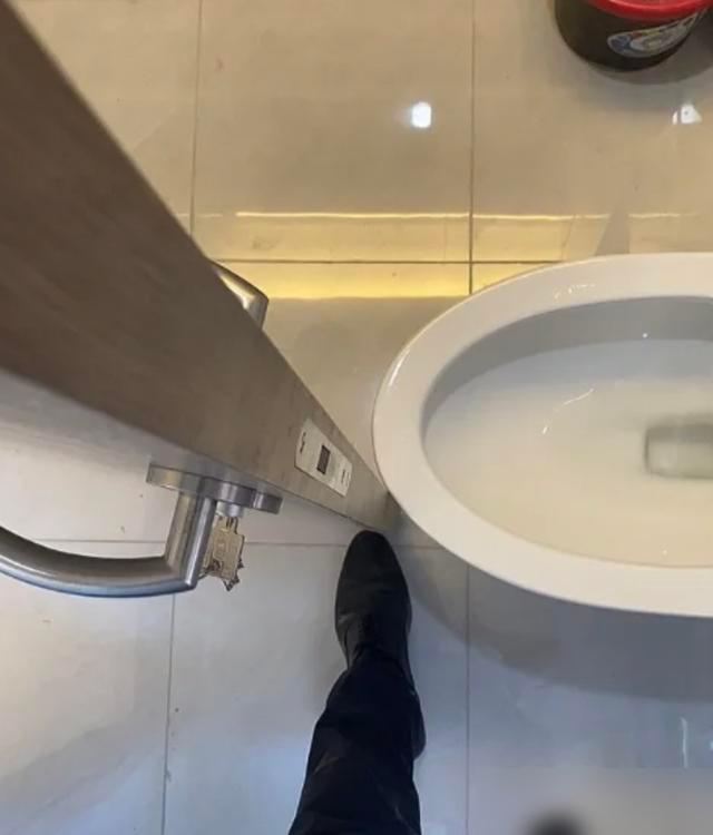 下次装修,厨房再也不用推拉门了,学人家装口袋门,真的太聪明了(图13) 卫生间口袋门安装_厨房做移门,门套多宽_厨房口袋门设计