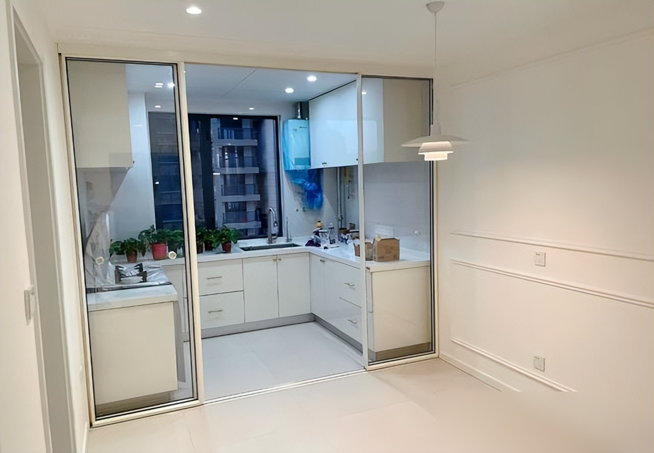 下次装修,厨房再也不用推拉门了,学人家装口袋门,真的太聪明了(图7) 卫生间口袋门安装_厨房做移门,门套多宽_厨房口袋门设计