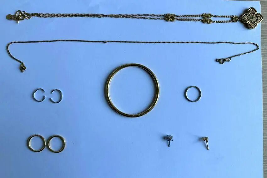 搬家时6万首饰“凭空消失”?武汉警方6小时破案!(图2) 搬家时6万首饰“凭空消失”?武汉警方6小时破案!