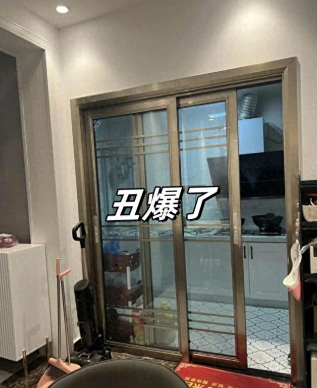 “厨房推拉门”已经退出中国家庭,现在流行这样做,高级又实用!(图1) 厨房做移门,门套多宽_厨房推拉门缺点_折叠门安装注意事项