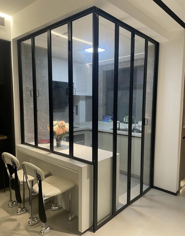 “厨房推拉门”已经退出中国家庭,现在流行这样做,高级又实用!(图10) 厨房做移门,门套多宽_厨房推拉门缺点_折叠门安装注意事项