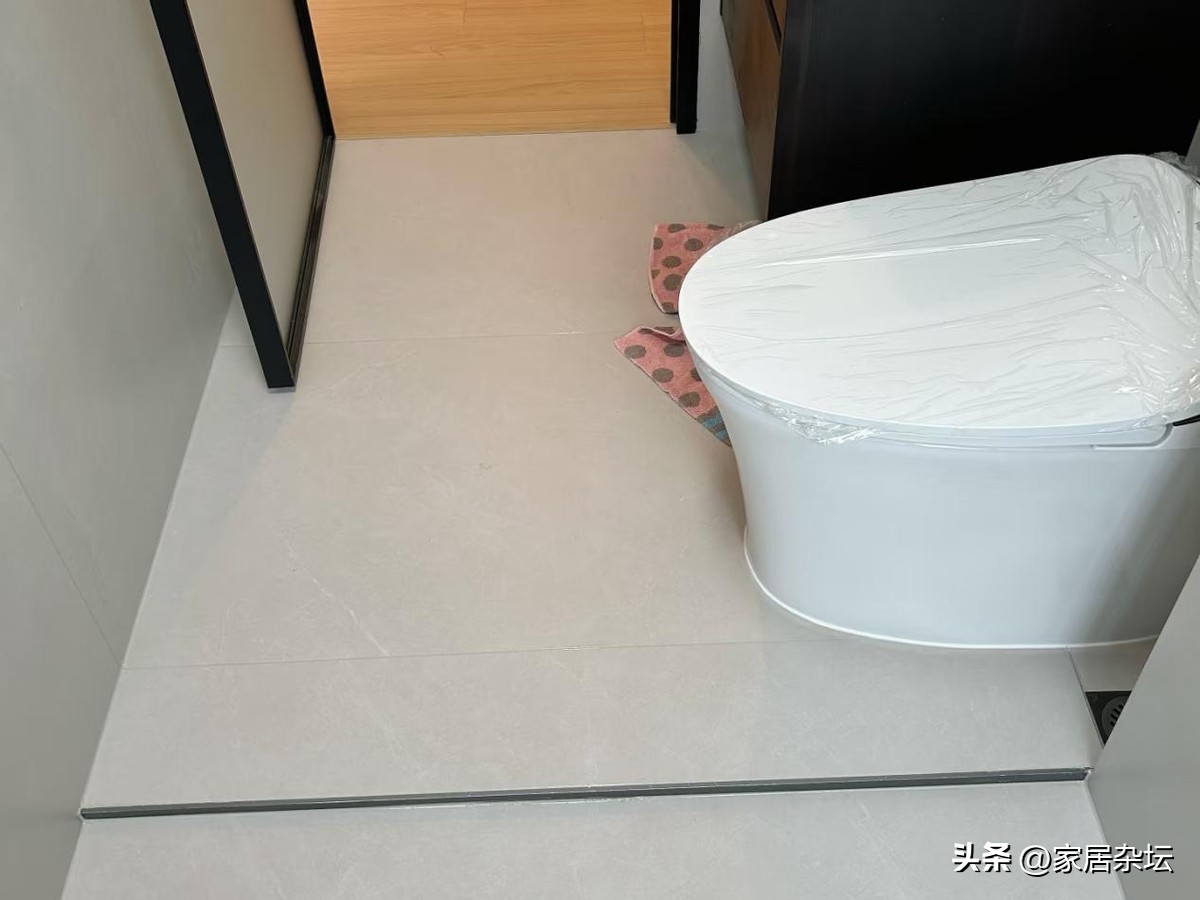 还得是年轻人脑子活:换个思路装修,家居痛点立即被解决,还省钱(图20) 解决家居痛点的装修设计_隐形晾衣架装修_厨房门装修效果图小户