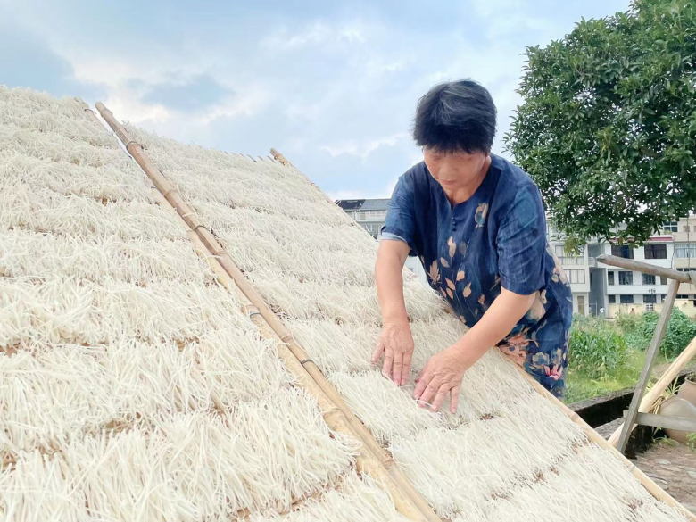 特色小吃米面层:泰顺人美丽的乡愁(图4) 杭州特色小吃做法_泰顺米面层制作方法_泰顺特色小吃米面层