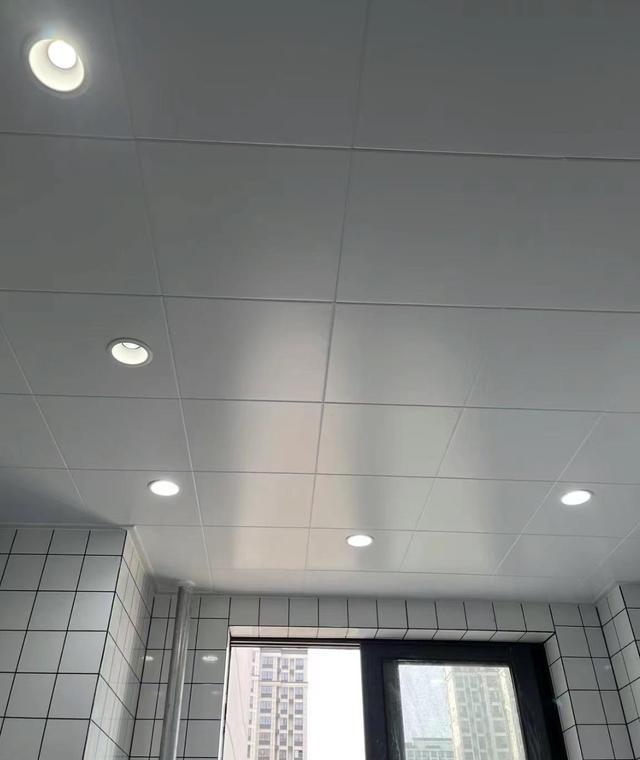 第二次装修,铝扣板选择我坚持了这6个原则,入住后发现太明智了(图6) 铝扣板ENF级环保检测_卫生间吊顶有多厚_厨房卫生间铝扣板杀菌抗菌